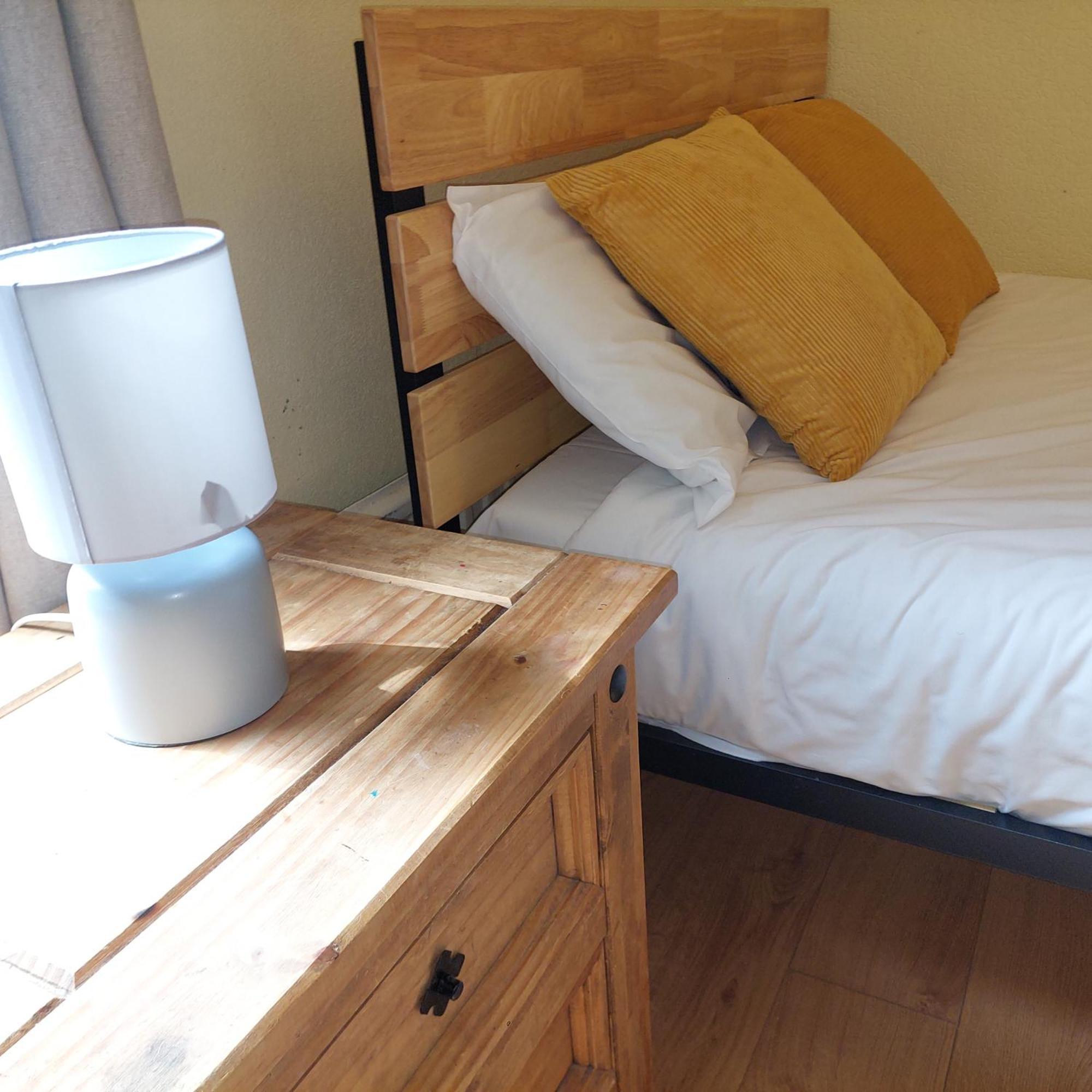 2 Bedroom Apartment, Fortescue Road ロンドン エクステリア 写真